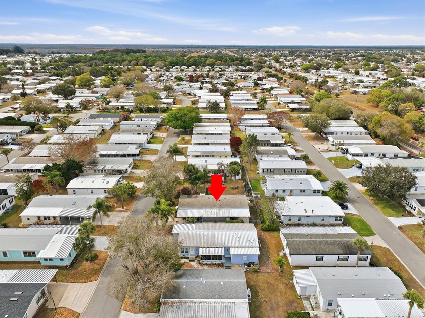 This beautifully maintained 3-bedroom split floor plan offers - photo 33