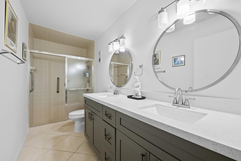 Welcome to this well-maintained 2-bedroom, 2-bathroom villa in - photo 13