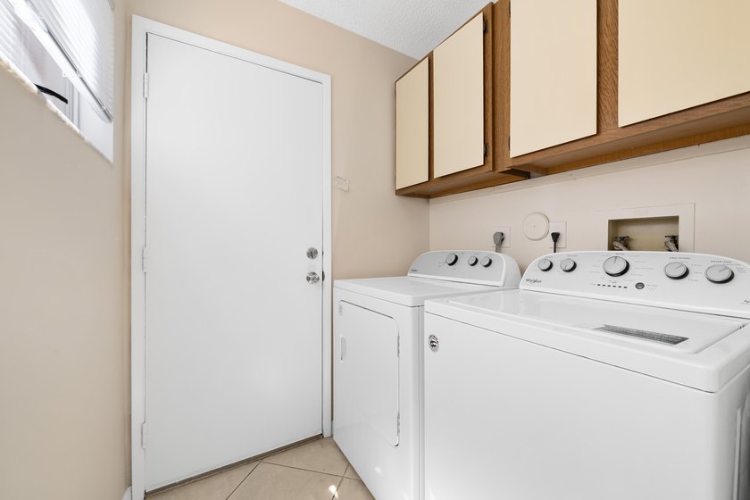 Welcome to this well-maintained 2-bedroom, 2-bathroom villa in - photo 21