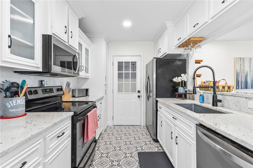 Move-in ready, fully furnished, and packed with opportunity this - photo 7