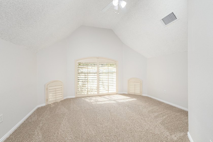 Incredible 5 bedroom, 3.5 bath in Lakes of Coppell. Sparkling - photo 22