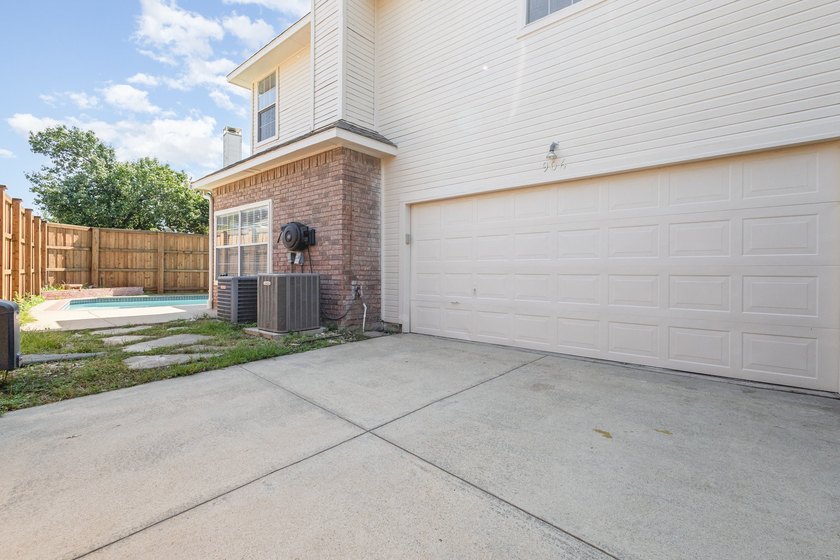 Incredible 5 bedroom, 3.5 bath in Lakes of Coppell. Sparkling - photo 33