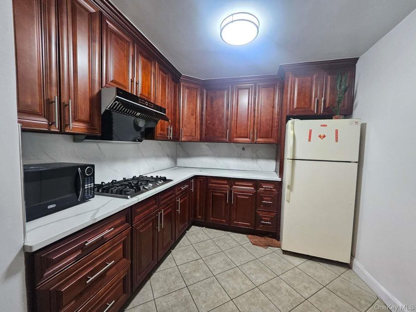 Brick Condominium Corner Unit with 2 Bedrooms and 2 Full Bath - photo 2