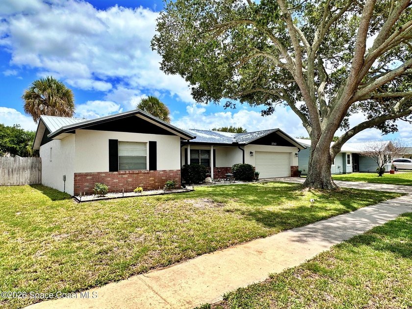 Very well maintained home in quiet established neighborhood - photo 3