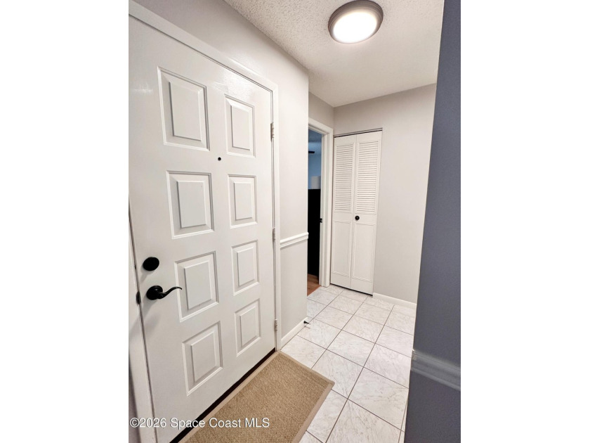 Very well maintained home in quiet established neighborhood - photo 6