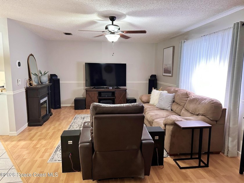 Very well maintained home in quiet established neighborhood - photo 8