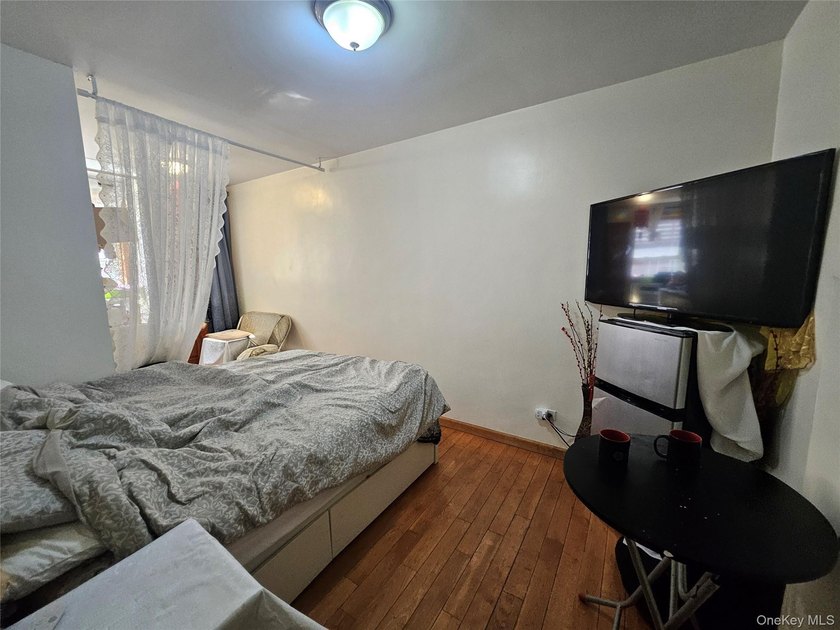 Nestled in heart of downtown Flushing, this spacious condo - photo 5