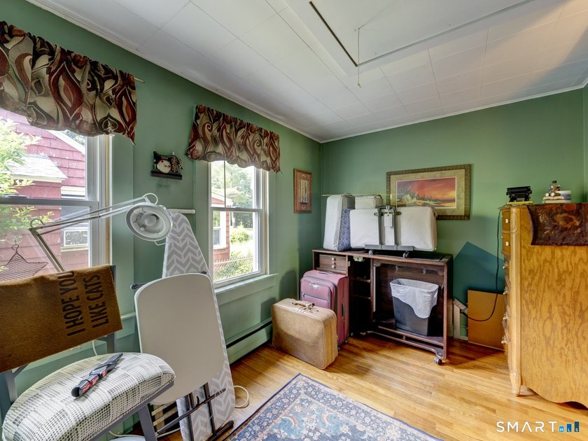 Charming 2-bedroom ranch-style home on a lovely lake offers a - photo 15