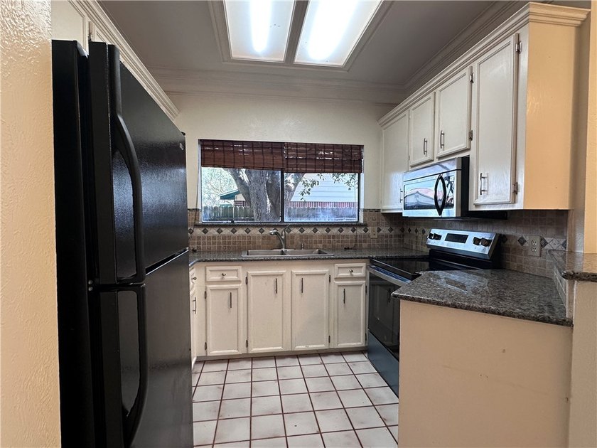 Great investment property. Two story home with a lot of - photo 7