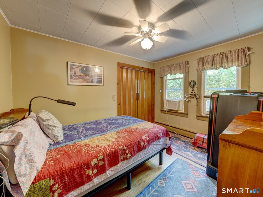 Charming 2-bedroom ranch-style home on a lovely lake offers a - photo 17