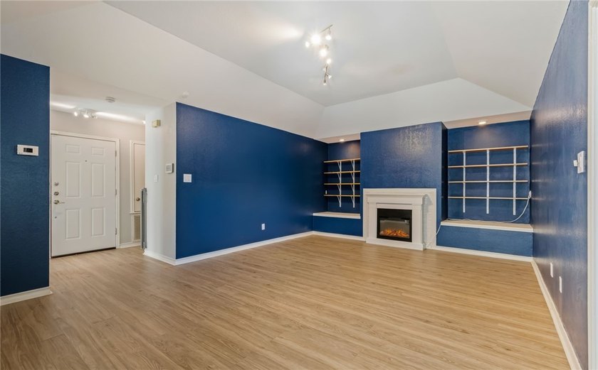 Welcome to this beautifully designed 3-bedroom, 2-bathroom brick - photo 5