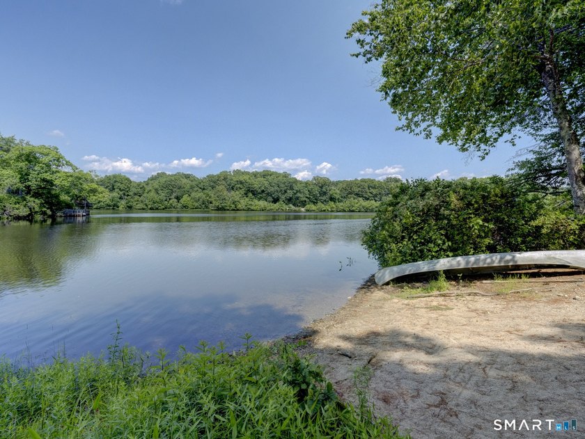 Charming 2-bedroom ranch-style home on a lovely lake offers a - photo 33