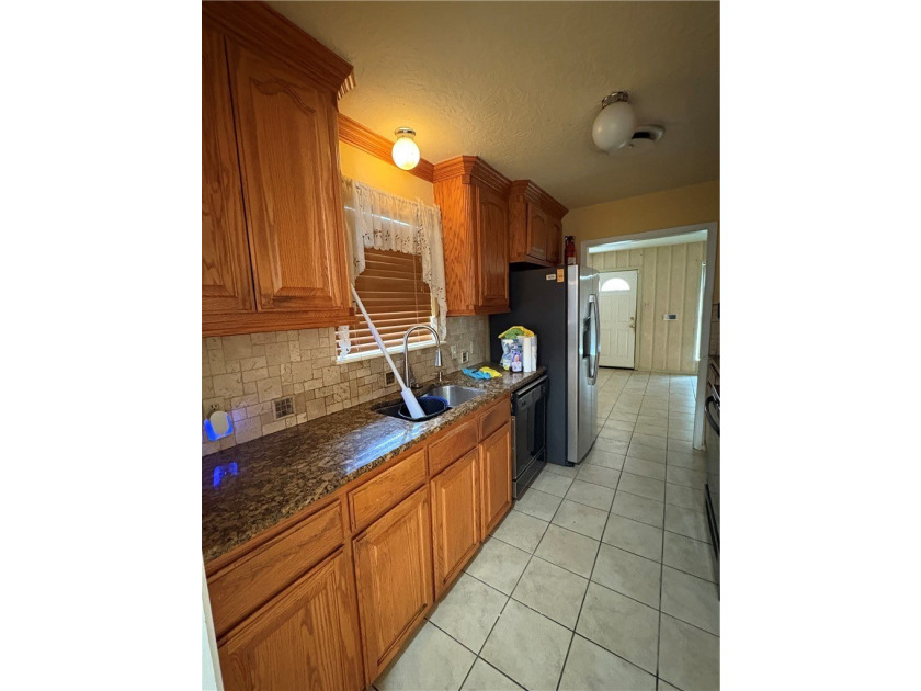Investor Special - Endless Potential! Opportunity awaits at 4633 - photo 3