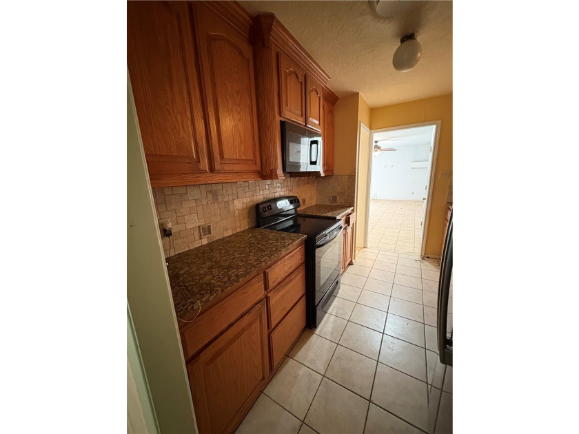 Investor Special - Endless Potential! Opportunity awaits at 4633 - photo 4