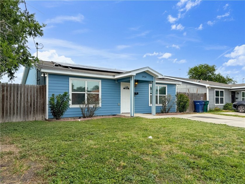 Move-in ready! This beautifully updated 3-bedroom, 2-bath home - photo 2