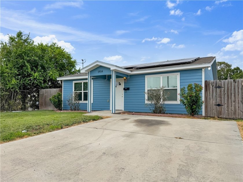 Move-in ready! This beautifully updated 3-bedroom, 2-bath home - photo 3