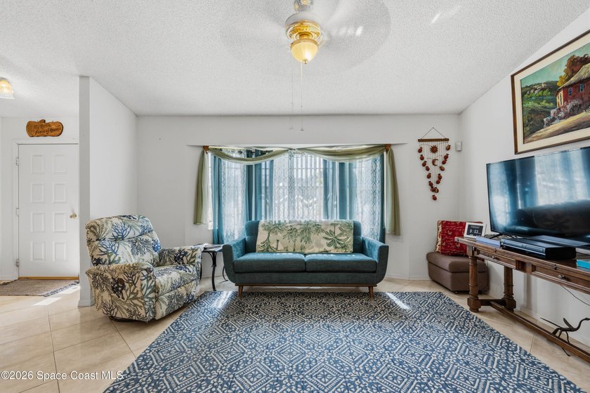 RARE find! This well-maintained 3/2/2 home sits on a half-acre - photo 7