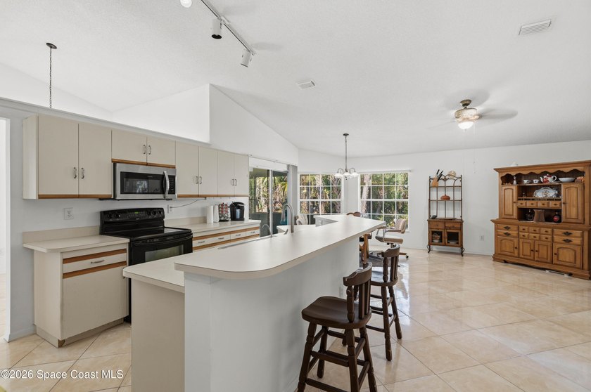 RARE find! This well-maintained 3/2/2 home sits on a half-acre - photo 10