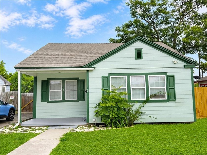 Welcome to this charming 3-bedroom home located in the desirable - photo 2