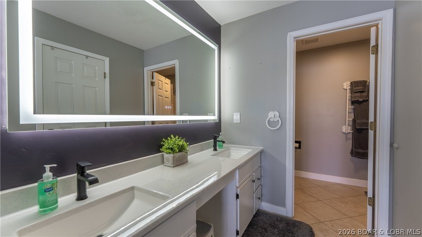 Discover the perfect blend of comfort, convenience &amp; lake - photo 14