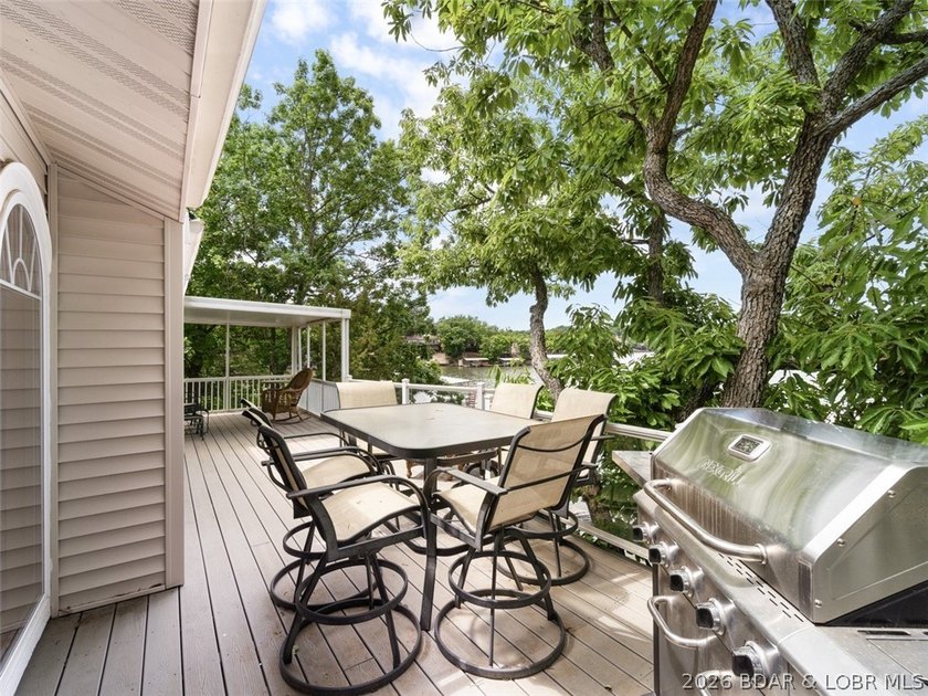Overlooking the the gorgeous Lake nestled in a cove at the 3.5 - photo 20