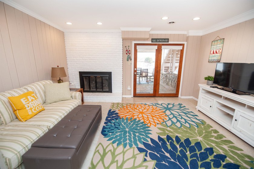 MOTIVATED SELLERS! Welcome to lakefront living at its finest on - photo 25