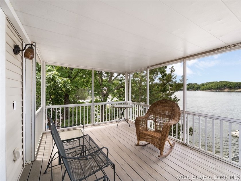 Overlooking the the gorgeous Lake nestled in a cove at the 3.5 - photo 40