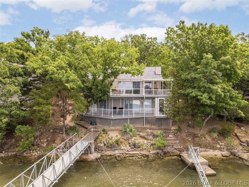 Overlooking the the gorgeous Lake nestled in a cove at the 3.5 - photo 44