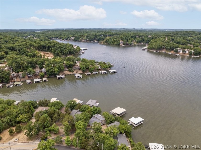 Overlooking the the gorgeous Lake nestled in a cove at the 3.5 - photo 45