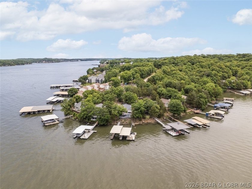Overlooking the the gorgeous Lake nestled in a cove at the 3.5 - photo 49