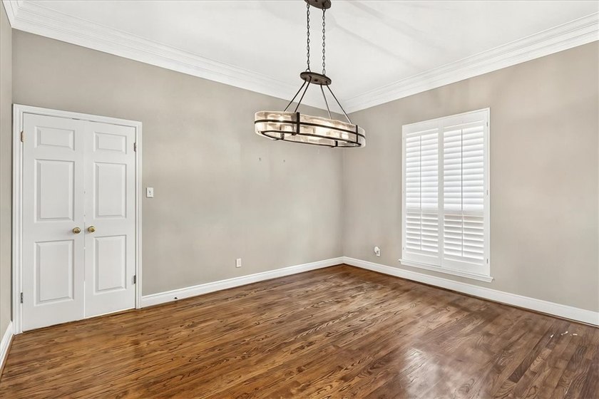 Truly a rare find! Perfectly located in the heart of prestigious - photo 4