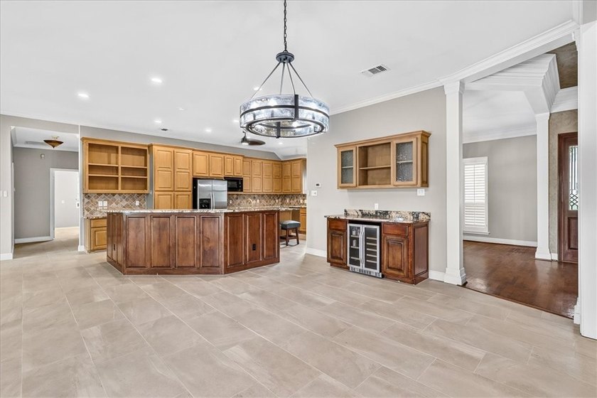 Truly a rare find! Perfectly located in the heart of prestigious - photo 5