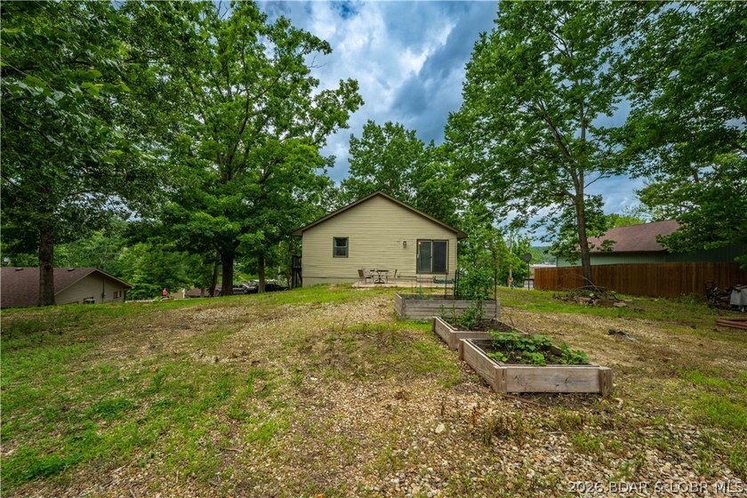 Welcome to lake living at its finest in the desirable Fawn - photo 11