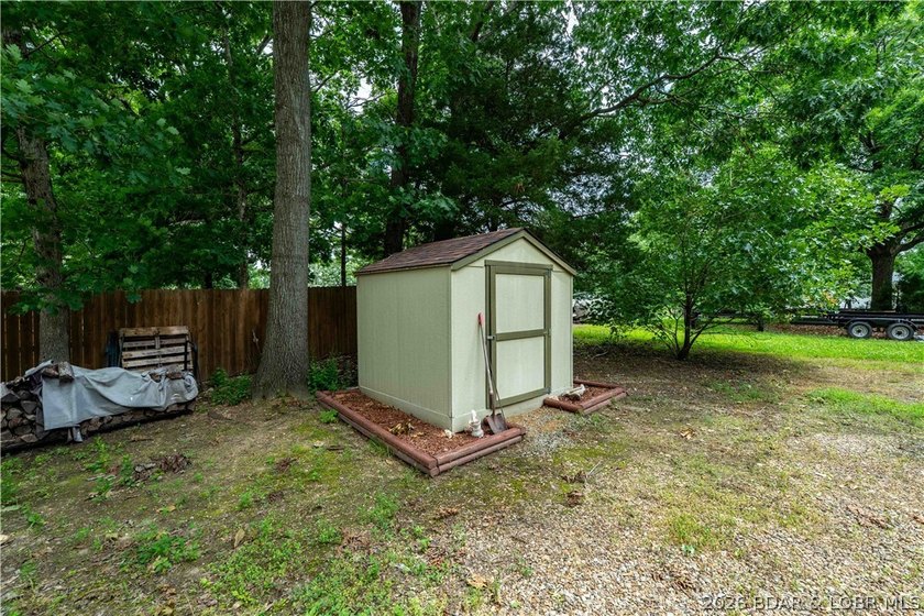 Welcome to lake living at its finest in the desirable Fawn - photo 15
