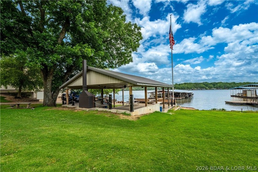 Welcome to lake living at its finest in the desirable Fawn - photo 36