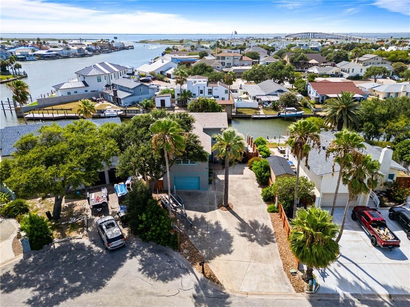 Priced to sell! Experience waterfront living in this beautifully - photo 5