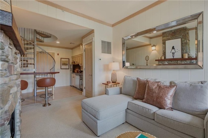 One-of-a-kind pied-a terre overlooking Narragansett Bay and the - photo 12