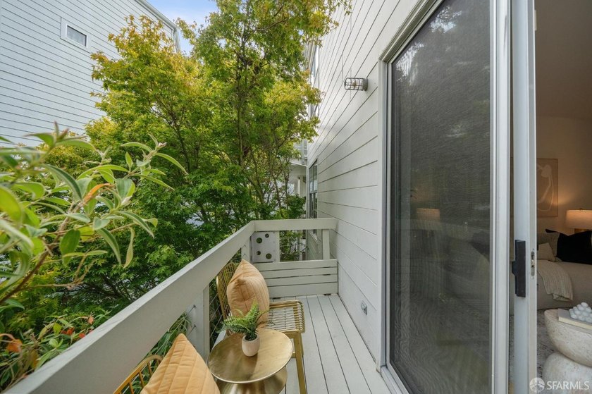 Location, Light and Excellence! This updated two-story condo - photo 16