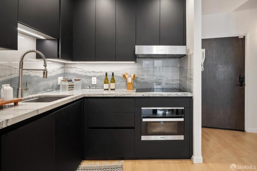 Location, Light and Excellence! This updated two-story condo - photo 19