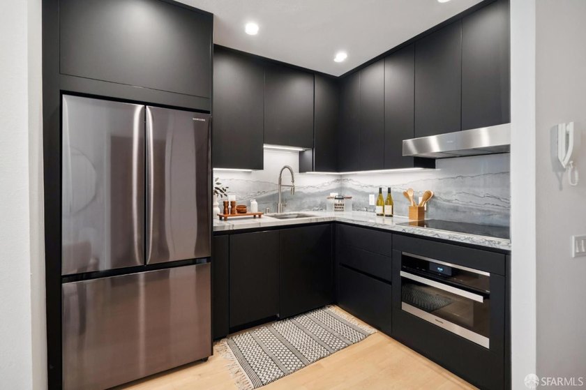 Location, Light and Excellence! This updated two-story condo - photo 20