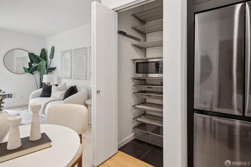 Location, Light and Excellence! This updated two-story condo - photo 22