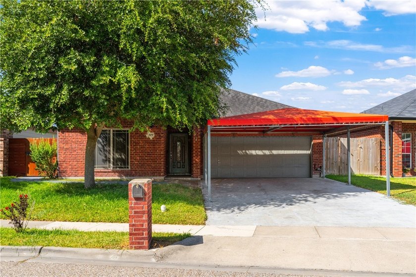Welcome to this beautifully maintained 3-bedroom, 2-bath home - photo 2