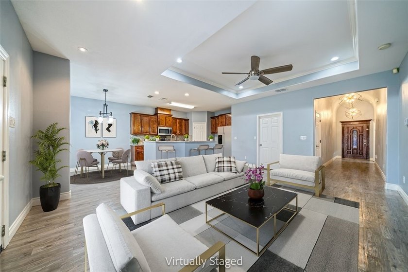 Welcome to this beautifully maintained 3-bedroom, 2-bath home - photo 5