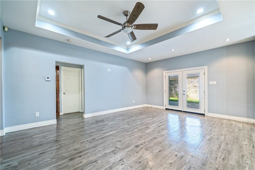 Welcome to this beautifully maintained 3-bedroom, 2-bath home - photo 10