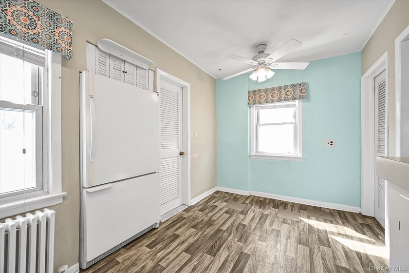 Detached starter colonial in prime North Flushing, this - photo 8
