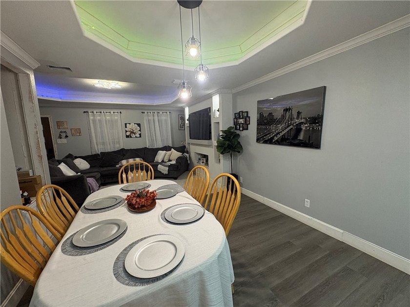 Welcome home to this inviting 3-bedroom, 2-bath residence - photo 9