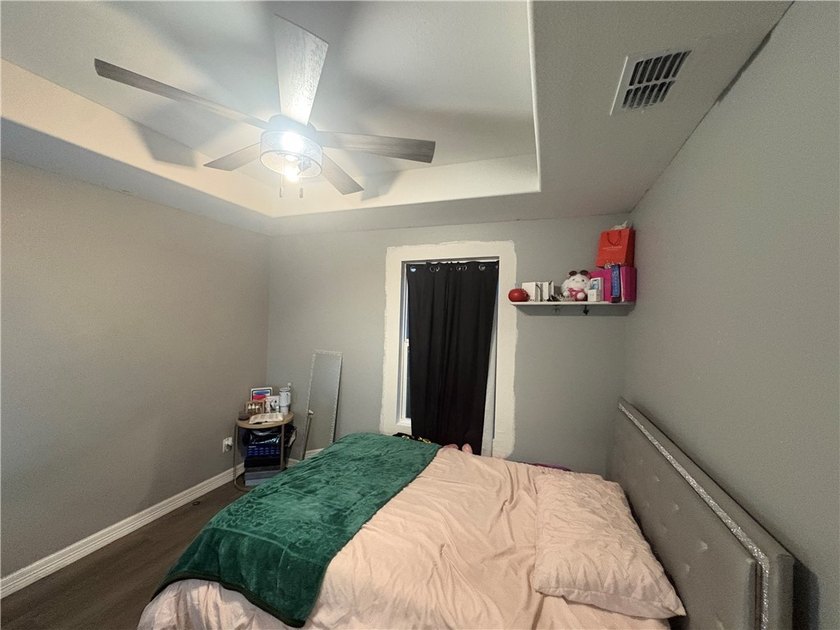 Welcome home to this inviting 3-bedroom, 2-bath residence - photo 10