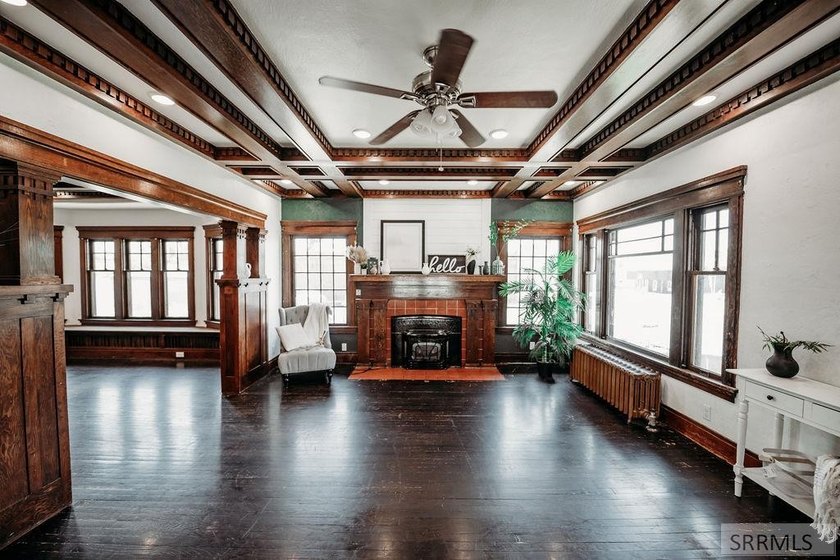 Step into timeless charm with this beautifully preserved 1910 - photo 13