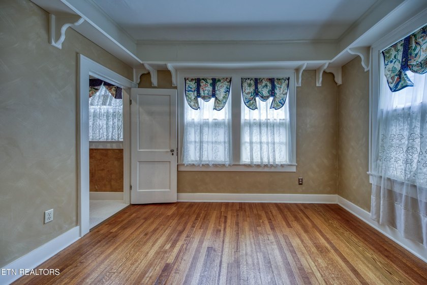 Charming 1930s English Cottage-inspired home where original - photo 14