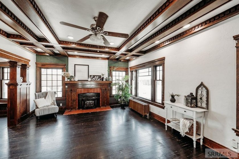 Step into timeless charm with this beautifully preserved 1910 - photo 14